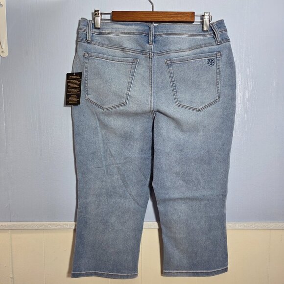 DG2 by Diane Gilman 14 Light Wash Denim Blue Slight Flare Summer Capri Pants - Picture 6 of 12
